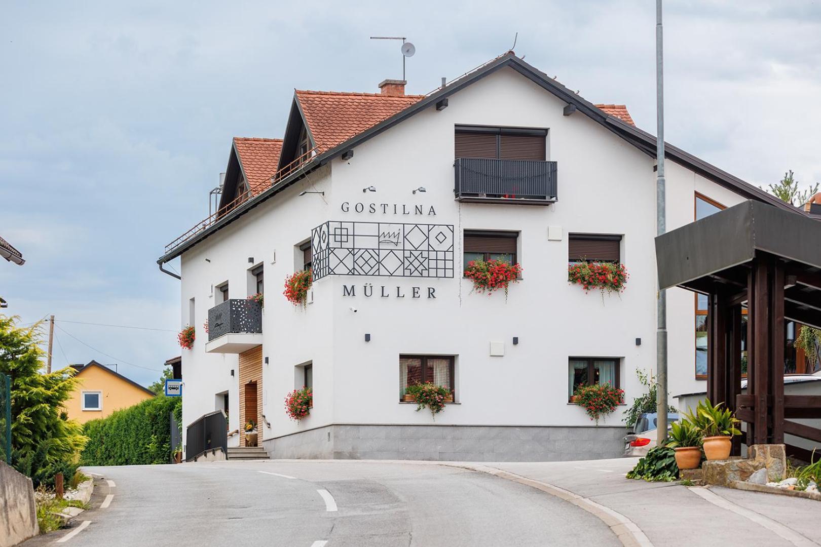 Gostilna Mueller Hotel Crnomelj Exterior photo